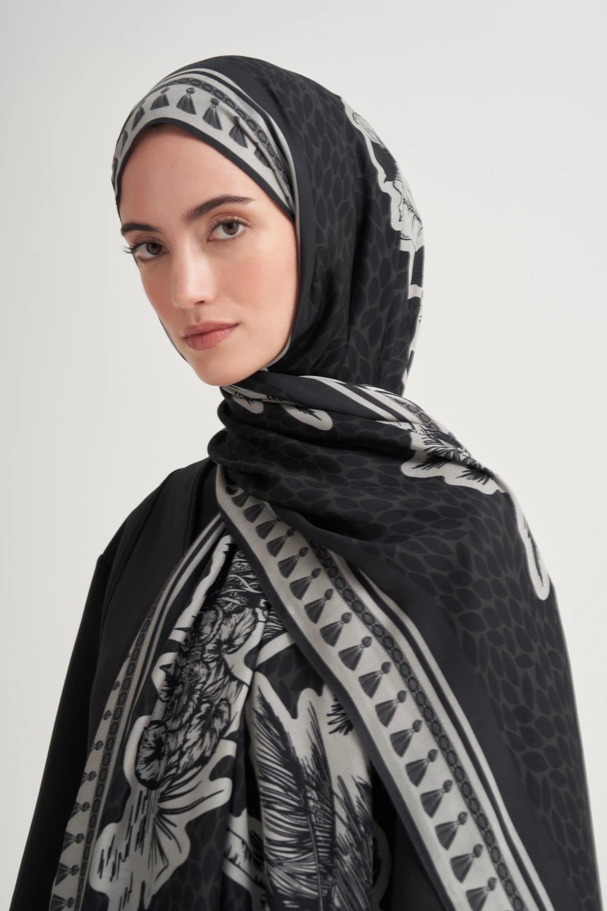 MÜHÜR - Çiçek Desenli Siyah Viskon Şal